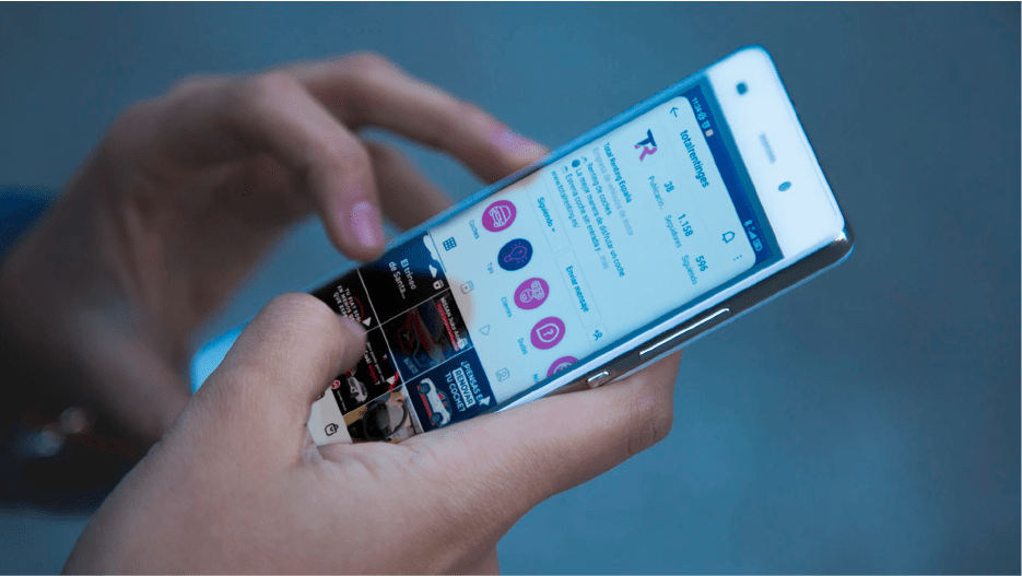 Quem somos? 6 Mockup movil sin marco 02 | Total Renting